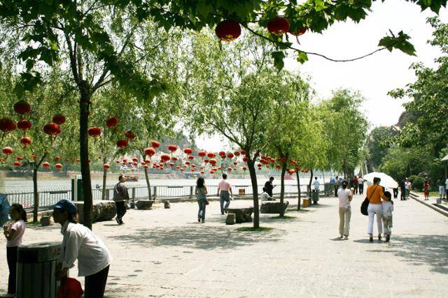 용문석굴 입구에 흐르는 강, 이하. ⓒ최종명