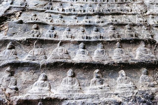 용문석굴의 수많은 불상. ⓒ최종명