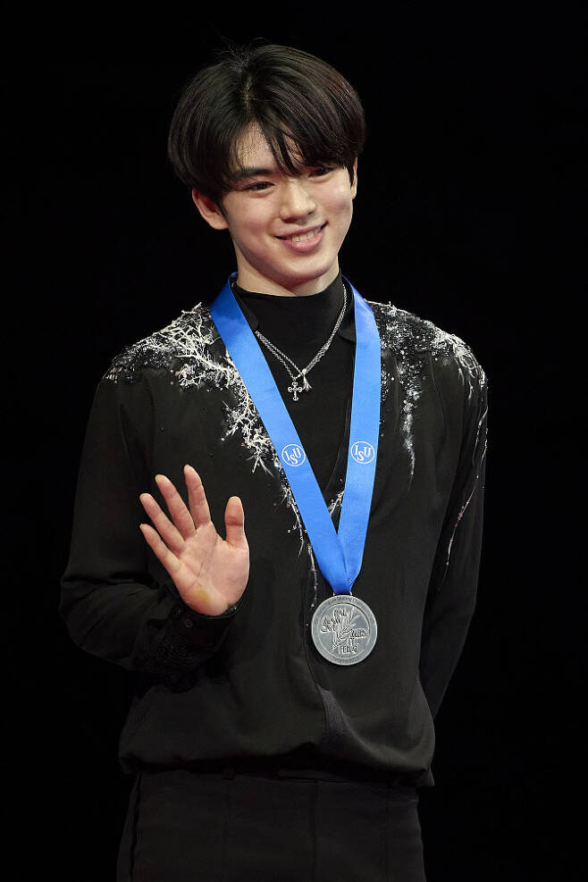 한국 남자 피겨스케이팅 선수로는 최초로 세계선수권대회 은메달을 차지한 차준환. 사진=AP PHOTO