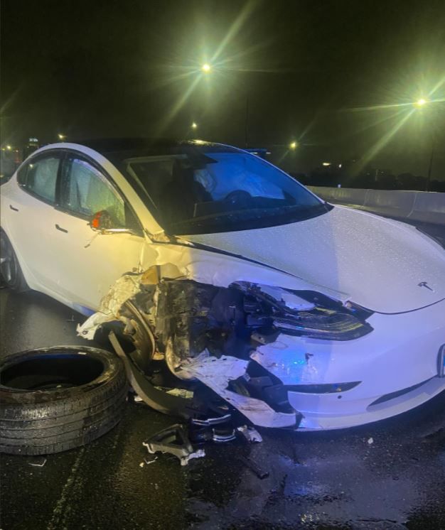 미국 플로리다주에서 오토파일럿 모드로 주행 중인 테슬라 '모델3'가 갓길에 정차해 있던 경찰차와 추돌한 모습.