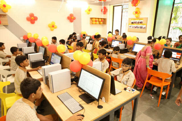 세라젬이 뭄바이 공립학교에 조성한 디지털 교육시설 (사진=세라젬)