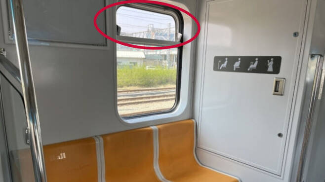 지난 25일 오전 0시 50분 서울 지하철 2호선 290편성 4호차(2490칸)에서 측면 창문 절도 사건이 발생했다.