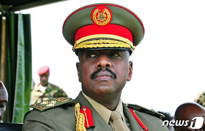 요웨리 무세베니 우간다 대통령의 아들 무후지 카이네루가바 우간다 지상군 사령관. ⓒ AFP=뉴스1 ⓒ News1 박재하 기자