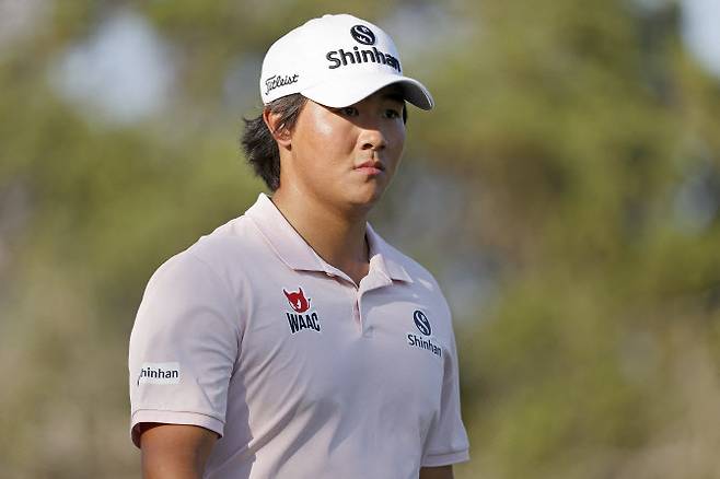 김성현이 1일 열린 PGA 투어 발레로 텍사스 오픈 2라운드에서 이동하고 있다.(사진=AFPBBNews)