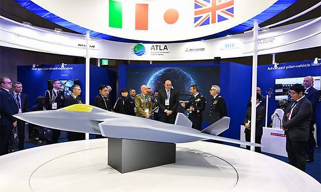 영국, 이탈리아, 일본이 공동개발하는 글로벌 전투항공시스템(GCAP) 모형이 일본에서 지난 15~17일 열린 국제 방산전시회(DSEI JAPAN 2023)에 전시되어 있다. 이탈리아 국방부 제공