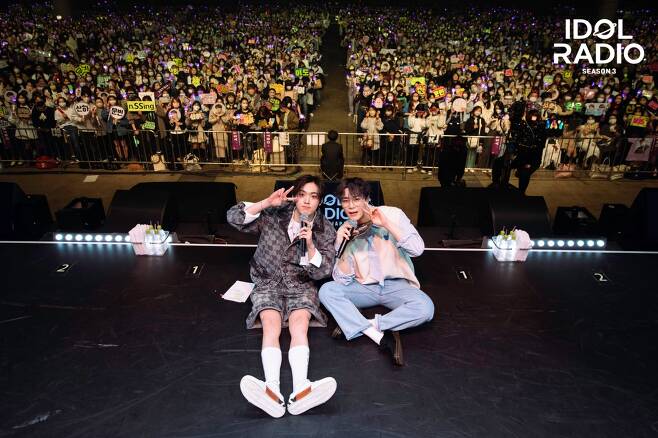 On the 3rd, MBC Radio announced that the concert of IDOL RADIO LIVE in JAPAN (YG Entertainment Nam Tae-jung, director Son Han-seo, Yoon Sung-hwan, Yoo Gi-rim, Kim Hyun-ah, Kim Myung-sun, Kang Mi-sun and Lee Sun-woo) was successfully completed at Makuhari Messe in Chiba Prefecture, Japan, on the 1st and 2nd.This was the second time that a radio program had its own title and opened a concert abroad since last Octobers IDOL RADIO LIVE in TOKYO.Although radio programs have been broadcast publicly to overseas Koreans, they have never held large-scale paid concerts against overseas fans.In this IDOL RADIO LIVE in JAPAN, various YG Entertainment for Japans K-POP fans continued.The IDOL RADIO LIVE in JAPAN concert, which was held on April 1 (Sat) and 2 (Sun), was conducted by Moon Bin and his family of the idol group  ⁇  Astro ⁇ .Moon Bin and his family have regularly appeared in the Rose Boy section of the Idol Radio Season 1 and last October, IDOL RADIO LIVE in TOKYO concert with Mot rhead liner.Not only did he perform well as MC, but he also showed his hit songs such as  ⁇  BAD IDEA  ⁇ ,  ⁇  WHO  ⁇ ,  ⁇  MADNESS  ⁇  over two days.The first order of the performance was Signs ⁇ (n.ssign), which has been popular in Japan since its debut, successfully finishing the Zepp tour.EnSigns opened the concert with Super Juniors Sorry Sorry (Saturday) and TVXQs Rising Sun (Sunday) remake.The members of the Ensigns attracted attention by showing K-pop popular song dance medley and informing  ⁇  Astro  ⁇  member Moon Bin about the point choreography of  ⁇  Woo Woo  ⁇ .On the first day of the performance, the parents of Limelight member  ⁇  Ito Miyu  ⁇  came to see it directly, and it was a big hit. ⁇   ⁇   ⁇   ⁇ , which has been raising share prices all over the world including Japan, showed different stages by day and showed various charms.The first song was the same as  ⁇  SAME SCENT  ⁇ , but Saturday showed the most Korean charm with  ⁇   ⁇   ⁇   ⁇   ⁇   ⁇   ⁇  and  ⁇   ⁇   ⁇   ⁇   ⁇   ⁇ . On Sunday,  ⁇   ⁇  BLACK MIRROR  ⁇  and  ⁇   ⁇   ⁇   ⁇   ⁇   ⁇   ⁇  showed sexy and rough charm. ⁇   ⁇   ⁇   ⁇   ⁇ , composed of members from girl group girlfriends, showed their talents without regret.In addition to MC Munbin & Sanha, I also participated in the finger choreography of  ⁇  LOVADE  ⁇  with Japanese fans, and I showed my representative songs such as  ⁇  PULL UP  ⁇ ,  ⁇  LOVE LOVE LOVE  ⁇ ,  ⁇  BOP BOP  ⁇  and captured the hearts of Japanese K-POP fans.The Mot rhead liner of this concert,  ⁇  Icon  ⁇ , was able to show off his talents with numerous performances.On both days, I sang six hit songs such as  ⁇  rhythm  ⁇   ⁇   ⁇ ,  ⁇  love  ⁇   ⁇   ⁇ ,  ⁇   ⁇   ⁇   ⁇   ⁇   ⁇   ⁇ ,  ⁇   ⁇   ⁇   ⁇   ⁇   ⁇   ⁇   ⁇ ,  ⁇   ⁇   ⁇   ⁇   ⁇   ⁇   ⁇   ⁇   ⁇   ⁇   ⁇   ⁇   ⁇   ⁇   ⁇   ⁇   ⁇   ⁇   ⁇   ⁇   ⁇   ⁇   ⁇   ⁇   ⁇   ⁇   ⁇   ⁇   ⁇ In the 4/1 (Sat) performance, a surprise birthday party corner was held late one day after the members meeting.There was also a special section that could not be seen elsewhere: three childhood friends, Astros  ⁇ Mun Bin  ⁇ , Bibijis  ⁇ SinB  ⁇ , and Icons  ⁇ Jeong Chan-woo  ⁇  gathered together to take pictures of their childrens clothing modeling days.In particular, Moon Bin and SinB showed off the  ⁇   ⁇   ⁇   ⁇   ⁇ , and Chanwoo and SinB showed off the strange  ⁇   ⁇   ⁇  and laughed at the fans.Japans big entertainment YG Entertainment  ⁇  LDH JAPAN  ⁇  The participation of singers also attracted attention.On the first day of the show, three teams of  ⁇ Kid PHENOMENON  ⁇ ,  ⁇ WOLF HOWL HARMONY  ⁇ , and  ⁇ THE JET BOY BANGERZ  ⁇  selected in Chapter 2 of  ⁇ iCON Z ⁇ , the largest artist audition program in LDH history, showed excellent singing ability and performance.On the second day of the show,  ⁇  iCON Z  ⁇   ⁇   ⁇   ⁇  LIL LEAGUE  ⁇   ⁇   ⁇   ⁇   ⁇   ⁇   ⁇   ⁇   ⁇   ⁇   ⁇   ⁇   ⁇   ⁇   ⁇   ⁇   ⁇   ⁇ ..........................................................................................Also, vocalist  ⁇ DEEP YUICHIRO  ⁇ , who released a duet song  ⁇  I Love You (I ⁇ ll Pray) with Korean singer Jeon Sang Geun in January, showed a singing voice that overwhelmed the crowd.IDOL RADIO LIVE in JAPAN production team was more concise than last years concert, but the concert was clearly shown.The fans satisfaction would have been high due to the various corners where the radio sensibility is alive. The challenge of the idol radio  ⁇  pioneering a new path will continue in the future.IDOL RADIO LIVE in TOKYO concert can be heard on the radio in Korea.The first day of the show will be held on the 15th from 8 pm to 10 pm MBC FM4U GOT7 Gifteds Best Friend time, and the 2nd day performance will be held on the 16th from 0:00 am to 2:00 am on MBC Radio  ⁇  .The exact date has not been set, but it will be available on the MBC radio YouTube channel.Meanwhile, Idol Radio will be broadcast exclusively on MBC Radios official YouTube channel from 9 pm every Monday and Wednesday. Radio will be broadcast on both MBC radio and MBC FM4U channels.MBC Radio (Seoul and Gyeonggi area 95.9MHz) broadcasts every Saturday and Sunday at 2 am and MBC FM4U (Seoul and Gyeonggi area 91.9MHz) broadcasts every Saturday and Sunday at midnight.IMBC  ⁇  Photo courtesy of: MBC