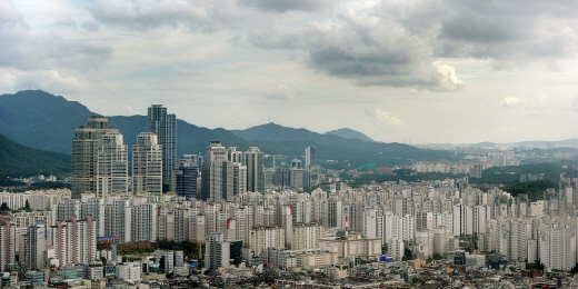 서울의 주택구입물량지수는 3.0으로 나타나 서울의 중위소득 가구가 보유한 순자산과 소득을 기준으로 대출을 받아도 살 수 있는 아파트가 3%에 불과했다. /사진=뉴스1