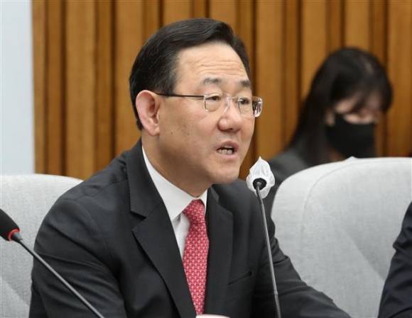 주호영 국민의힘 원내대표가 4일 오전 서울 여의도 국회에서 열린 원내대책회의에서 모두 발언을 하고 있다. 2023.4.4 뉴스1