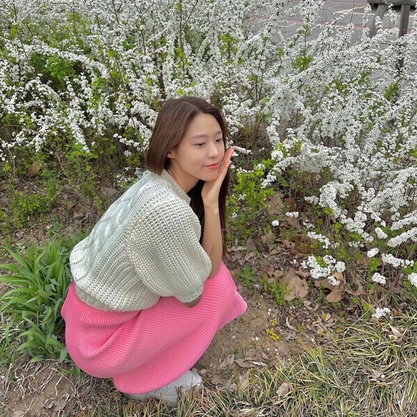 Actor Seolhyun stepped out to see the flowers.Seolhyun posted several photos and an article on his instagram on the 5th, My family girls outing. I was glad to go yesterday.Seolhyun in the photo is a picture of a flower viewing outing with her mother and sister.Seolhyun is still wearing a beige top and pink skirt with a thick knit material considering the chilly weather.In particular, Seolhyun is proud of her beautiful beauty in the background of colorful flowers.In this photo, the fans responded such as Splendid Seolhyun, Three Sisters, It is as cool as a scene of a masterpiece and It is beautiful.Meanwhile, Seolhyun, who was born in 1995 and is 29 years old this year, made his debut with the group AOA in 2012.Seolhyun, who has been working as an actor since then, took on the role of the main character Lee Yeo-su in the ENA drama I do not want to do anything last year.