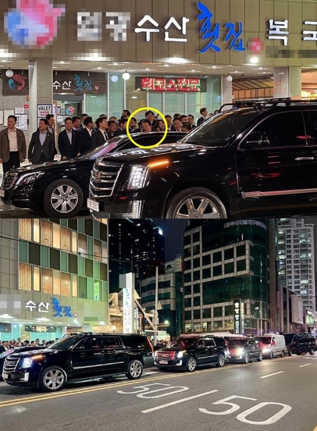 윤석열 대통령이 6일 저녁 부산 해운대구의 한 횟집에서 나와 차에 오르고 있다. 온라인 커뮤니티 캡처