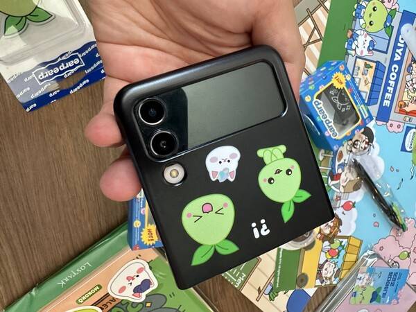 - 갤럭시 Z 플립4 케이스 정말 마음에 든다