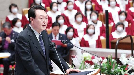 윤석열 대통령이 9일 서울 중구 영락교회에서 열린 2023 한국교회 부활절 연합예배에서 축사하고 있다. 대통령실통신사진기자단