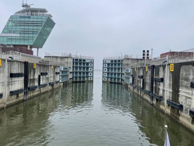 경기 김포시 전호대교에 위치한 아라한강갑문 전경. 김창영 기자