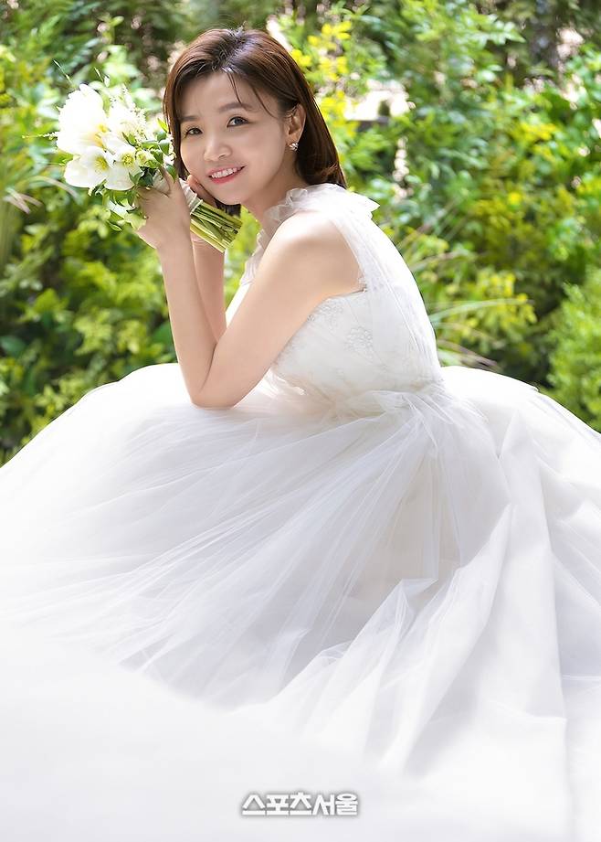 방송인 출신 조정린 TV조선 기자의 웨딩사진을 스포츠서울이 단독입수했다