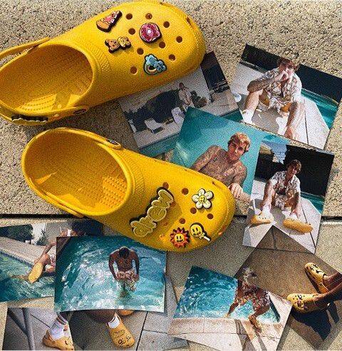 고무 신발 브랜드 크록스가 팝스타 저스틴 비버의 패션 브랜드와 협업해 출시한 상품. 하루만에 모두 팔렸다.