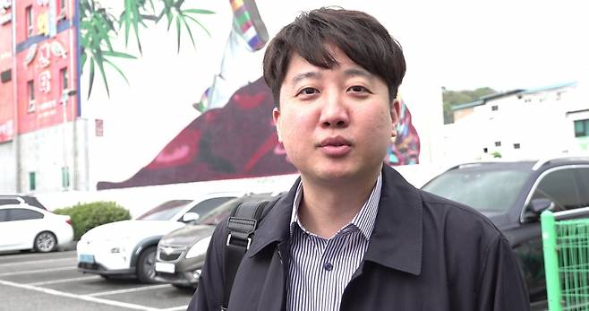 이준석 국민의힘 전 당 대표는 3월 29일 천아람 순천시 당협위원장과 함께 순천시 자원봉사센터를 방문해 박람회에서 통역 자원봉사를 하겠다는 의사를 밝혔다. ⓒ순천독립신문