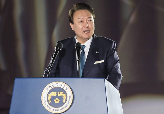 윤석열 대통령이 3월 31일 저녁 전라남도 순천시에서 열린 '2023 순천만국제정원박람회 개막식'에서 축사를 하고 있다. ⓒ대통령통신사진기자단/연합뉴스