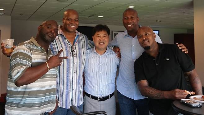 칼 어베렛, 프랭크 토머스, 이만수 전 SK 감독, 저메인 다이, 윌리 해리스(왼쪽부터). 사진제공 | 헐크파운데이션