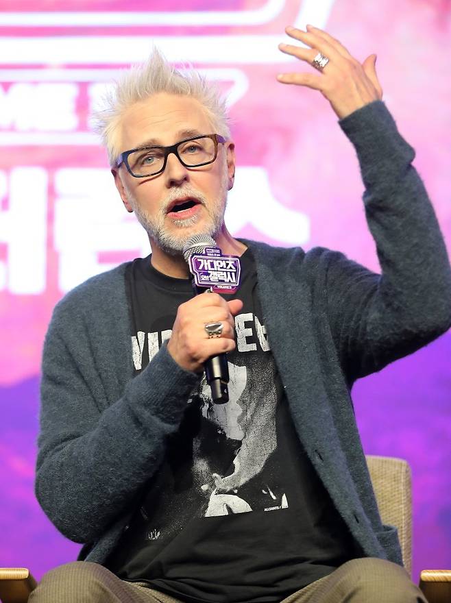 제임스 건 감독이 18일 오전 서울 영등포구 여의도 콘래드 서울에서 열린 영화 '가디언즈 오브 갤럭시: 볼륨(Volume) 3' 프레스 컨퍼런스에 참석해 취재진 질문에 답변하고 있다. ‘가디언즈 오브 갤럭시: Volume 3’는 가모라를 잃고 슬픔에 빠져 있던 피터 퀼이 위기에 처한 은하계와 동료를 지키기 위해 다시 한번 가디언즈 팀과 힘을 모으고, 성공하지 못 할 경우 그들의 마지막이 될지도 모르는 미션에 나서는 이야기로 오는 5월 3일 개봉한다. 2023.4.18/뉴스1 ⓒ News1 김진환 기자 /사진=뉴스1