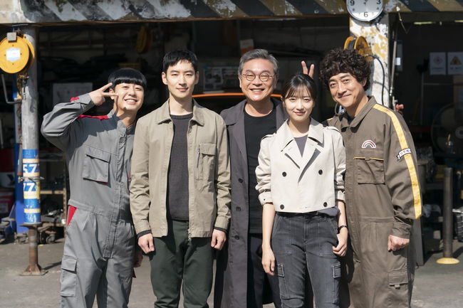  ⁇ Taxi Driver  ⁇  oh sang-ho Author gave an honest thought about season 3.Recently, SBS  ⁇ Taxi Driver  ⁇  oh sang-ho Author announced the finalization of the drama through a written interview. ⁇ Taxi Driver ⁇  is a work of private revenge that completes revenge on behalf of Victims, who is a veiled taxi company The Rainbow Luck and Taxi knight kim do-gi. The last episode of the premiere on the 15th was the audience rating of 21% (based on Nielsen Korea nationwide furniture) and jumped over the wall of 20% of the horse.In fact, the season 3 of  ⁇  Taxi Driver was recently confirmed shortly after the end of the drama.Author and the director are now scheduled to begin discussions, which Oh says is hard to imagine a Taxi Driver without five of The Rainbow Luck.On the other hand, if these five people are together, it will be a great pleasure.  ⁇  The Rainbow Luck If the family asks me to go again, I will be ready again with joy.What was the breathing with the actors until this belief came out? Oh sang-ho Author was so glad and thankful to meet again (in season 2).All the time I was working, I put pictures of the actors in the studio, and every time I looked at them, I was willing to say, I think there are a lot of people.  ⁇ Taxi Driver  ⁇  The actors unconditionally believed Oh Author.Lee Je-hoon said, Ill show you how to do it, no matter whats in the script.I did not express it, but it seemed to be the same for other members of The Rainbow family, and it was the greatest honor and burden to feel as  ⁇  Author.I can not give a poor script to those who have such great faith.Oh sang-ho Author was also impressed by the actors play. Lee Je-hoon actors worries and efforts were a series of admiration for me.In addition to pottery, Kim Ui-Seong actor who became a long-time elderly person, Pyo Ye-jin actor who exuded great charm as a newlywed couple, Bae Yulam actor disguised as a pure white man, and actor Jang Hyuk Jin who acted as a lawyer assistant. I would like to thank you again for filling in the empty part of the script.Oh sang-ho Author always admired the drama, when the Rainbow family came out in line on the opening, when all the members in the country started to work on the scene, when all the members in the medical accident episode came into the hospital, I always felt overwhelmed every time I walked in, he said, expressing his confidence in The RainbowLuck.On the other hand, as for Billon and another Victims, Onha Jun, he has a complicated and simple past.A child raised in the way that only fighting and winning is the right answer, a character with a vague emptiness that he can not remember something precious in it.  ⁇  The power of questioning the Rainbow Taxi through these characters, I wanted to collectively express the meaning of  ⁇  Memory that I wanted to convey.I think that the face and the eyes that go to and from the good and evil of the actor of the new actor completed the onhajun, and it was Narrative.Did you try to make a change in season 2 unlike season 1 while working on the script?When asked if there was a most anticipated turn, oh sang-ho Author said that the biggest change he was going to take from Season 2 was that he was trying to lead the play from The Player to The Player. It seems to have been the most heartbreaking in the 5-6 times that dealt with illegal immigration.I felt so sorry for the children just because I was an adult.Finally, in the recent popularity of private revenge, oh sang-ho Author asked what Narrative he wanted to convey through  ⁇ Taxi Driver ⁇ , and I would like to replace it with the dialogue that appeared in the drama.Taxi Drivers operation should continue unless the reality of being used as a means of intimidation by Victims is used as a weapon of the perpetrators.Do not die and call us. We want to hear your injustice.SBS  ⁇  Taxi Driver  ⁇