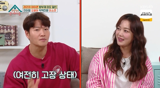 Lee So-yeon has developed a crush on Kim Jong-kook.Actors Oh Yoon-ah and Lee So-yeon appeared as guests on KBS 2TVs Problem Child in House (hereinafter referred to as Okmunson), which aired on the 19th.Lee So-yeon said, I did not do it before, but the older I got, the more I saw the man.In the past, I liked people who were friendly and comfortable, but nowadays, I like a man who is full of body. (Kim Jong-kook) I am more nervous when I sit next to him.Kim Jong-kook was shy, saying, As time went by, there was a case where I liked a pretty girl and changed. Lee So-yeon said, I want to stab my arm once.I like a strange muscular man these days, Kim Jong-kook stabbed his arm and was glad.My best friend Oh Yoon-ah said, (Lee So-yeon) didnt know that the ideal type was a muscular man. Of all the men hed met, he wasnt muscular. He didnt have anyone to take care of him.On the other hand, Lee So-yeon and Oh Yoon-ahs intense relationship was also revealed. Oh Yoon-ah said about Lee So-yeon, Its my chin. I moved to Gwangju, Gyeonggi-do because of my child.Lee So-yeon said, I go to my sisters house for the holidays, and my parents have been together for 20 years.Oh Yoon-ah also said, I havent seen him for a long time. His hobbies are almost the same, so I play golf with him these days. I didnt go home often because of my privacy, but when I moved to Gwangju, I kept going.I cant sleep at someone elses house because Im uncomfortable, but I sleep well. I used to ask him to live with min-i. Im moved when he says, Im home anytime. He always thinks like a family member and cares more than I do.Lee So-yeon said, Its Oh Yoon-ahs pelvis. The pelvis is not something you can exercise, but something youre born with. It has an S-line capital figure.In response, Oh Yoon-ah said, He can hate it, but he is surprisingly muscular. He has a baby-like body, and there is no exercise that is too elastic and bad. The second thing is that his head is so pretty. When he was all white, he didnt see anyone with a clean, pretty head.Diet Law also revealed, Oh Yoon-ah said, I wear a lot of small clothes on purpose, especially jeans, I wear 24, 25, I cant wear 24, now I buy 25 all the time and I fit myself in there.Lee So-yeon said, I was on a diet last year and I was so hungry that I ate 10 500ml of water.He is 169cm tall, but then he lost 7,8kg more than now. In particular, Oh Yoon-ah, who claimed to have been pregnant at the time, said, At that time, I weighed less than 60 kilograms. At 58 kilograms, I didnt gain any weight, so my baby weighed only 2.4 kilograms. I had no choice but to gain 3 kilograms.Picture = KBS 2TV broadcast screen