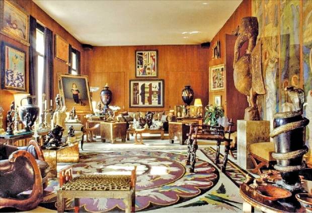 프랑스에 마련된 이브 생로랑과 그의 연인 피에르 베르제의 방.