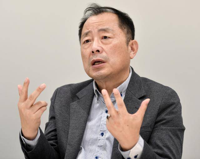 이철 박사가 13일 서울 영등포구 페이지2북스 사무실에서 한국일보와 인터뷰를 하고 있다. 안다은 인턴기자