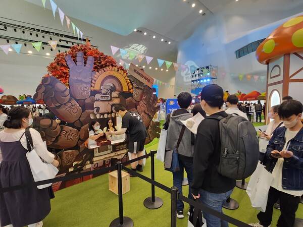 - 오락실 가위바위보 기계가 있는줄 알았는데 100% 수동이었다