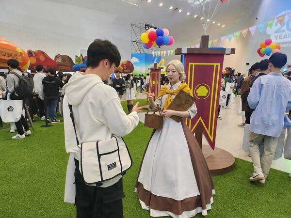 - 실제로 친구와 함께 방문하신 분들이 굉장히 많았습니다