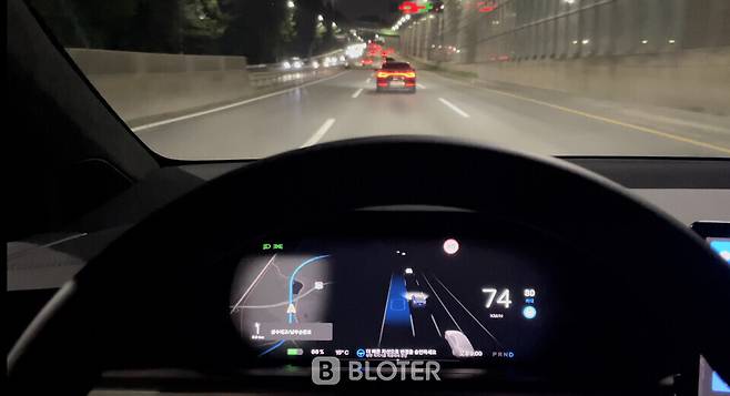 테슬라 모델 X '내비게이트 온 오토파일럿' 작동 화면 (사진=조재환 기자)
