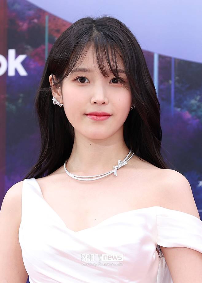 The 59th Baeksang Arts Awards red carpet event was held in Paradise City, Yeongjong-do, Incheon on the afternoon of the 28th. Actor IU poses.