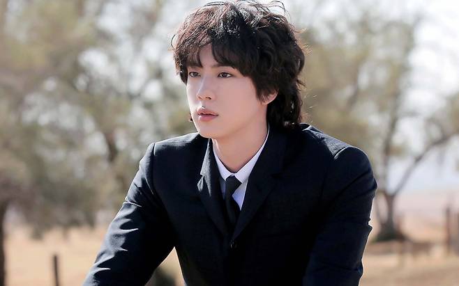 방탄소년단 진 '디 애스트로넛' 헝가리 '싱글 톱40' 亞솔로 최장 新기록..20주 차트인