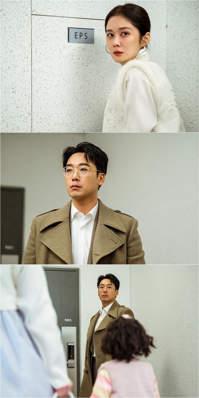 Actor Kim Nam-hee visited Jang Na-ras house during the play.In last weeks TVN monthly drama  ⁇ familial  ⁇ , Yura (Jang Na-ra) reveals the identity of killer and kills her husband do-hoon kwon (Jang Hyuk)s best friend Wolf (Dominic, Bruno) And succeeded in securing Wolfs Hidden phone, which contains his information ahead of Wu Chien Lien (Chae Jung-an).However, in the 5th ending, the placenta called Wolfs Hidden phone while the Tianlian came to the house, and the close-up of the blue-eyed Yura was tense, especially the placentas quiet voice.I did not forget me, but I gave a greeting to Yura  ⁇ .On May 2, the  ⁇  familiar side unveiled the SteelSeries, which predicts the full-scale launch of placenta ahead of the 6th broadcast.In the SteelSeries, there is a placenta that came to Gwon Ga-nee! Without notice. The cool aura that comes out of the poker face that excludes emotions stops breathing.Then the cool gaze of placenta gives tension to Yuras daughter, kwon min-seo.Yura shows strong vigilance while protecting Min-seo. In particular, Yuras eyes, which keep a close eye on placenta, seem to be mixed with anxiety, embarrassment, and anger, raising questions about what is going on between the two.The production team is  ⁇  placenta Gwon Ga-nee!Yuras past, which was hidden in the veil, is opened one by one in front of the familial, and the placenta that came to shake Yuras life and Gwon Ga-nee!I told him to watch.