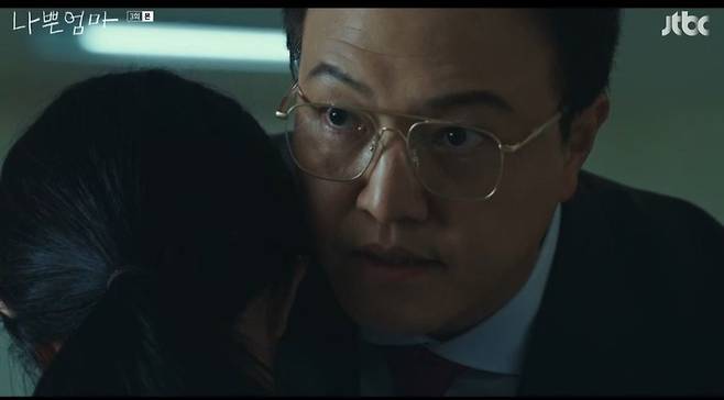 Lee Do-hyun (Choi Kang-ho!) lost consciousness as Accident, Oh Ha-young (Hong Bi-ra) intentionally made Accident and Backyard was Jung Woong-in (Oh Satrap).JTBC Bad Mother episode 3, which was aired on the 3rd, started with the story that Kang Ho lost his consciousness due to Accident and Ha-yeong intentionally made Accident.Satrap said to his daughter Ha-yeong, who was admitted to the hospital, Thank you, and Ha-yeong was intentionally found to have taken medicine in the water to drink in order to sit in the drivers seat.Satrap said to Ha-yeong, There is no hope. Ha-yeong said, If there is no hope, it means that you are not dead anyway.Satrap said, Its my fathers job to take care of it, so do not worry, take a few days off. Lee Mi-joo (Ahn Eun-jin) met Bang Sam-sik (Yoo In-soo), who was released from prison after serving time for theft.Honestly, I did not look better than Kangho. He confessed his heart to the Americas.Young-sun! (Ra Mi-ran) doted on Kang-ho, who was unconscious, for more than months. Kang-ho opened his eyes and found consciousness, but was diagnosed with retrograde memory disorder. The doctor said, The patient is very different before and after Accident.If you hurt your brain, you can lose a lot of pre-Accident. Kangho is now at the level of 7 years old with retrograde memory disorder.Young-sun! Explains the picture of Kang-hos childhood in order to revive Kang-hos memories. He carefully prepared rice for Kang-ho and spooned it directly, but Kang-ho refused rice.Young-sun! I thank you so much for coming back alive. Young-sun! Then, looking at the picture of her husband Cho Jin-woong hanging at home, she said, I never give up.I will never wake up, he said. But I have survived. I will make you live because I have survived. I wake up, walk and run. I am 7 years old. Next year I will be 8 years old and 9 years old.I will walk out of my feet and stand here so I can see your face. He then goes to church, church, and temple to pray hard, but Kang-ho still refuses to eat even if Young-ran brings him all kinds of delicious food.When Kang-ho refuses to eat for a few days, Young-sun! Gets angry and tries to forcefully feed him, but Kang-ho repeats, If youre full, sleep. If youre asleep, you cant study.When he heard these words, he said, So you did not eat it?Young-sun said, I can eat now. I did it because I love you so much. I told you not to live like Mother, Father, but to be happy. Please forgive me.I put a rice spoon in the mouth of Kangho, and Kangho took the rice and ate it. Young-sun!Satrap instructs his secretary, Do not leave a business card for anything related to the right-wing group. Ha-yeong finds out that the clothes he wore on Accident Day are in the room and shouts.A worker at Ha-yeongs house said, It was a nice dress. It was in the trash can, so I washed it. Ha-yeong lifted the scissors and cut the scarf around Accident with scissors and shouted again.Satrap, who saw this, instructed him to throw away everything in Ha-yeongs room and change it to a new one, saying, What is Amy doing to a hard child with an accidental shock?In the end, Kang-ho was able to eat by himself with a spoon.