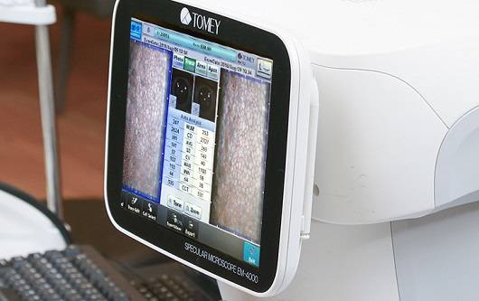 각막내피세포를 검사하는 EM 4000장비ㅣ출처:비앤빛강남밝은세상안과