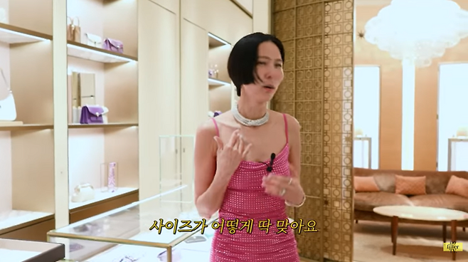 Broadcaster Kim Na-young was surprised by the sound of jewelery.On the 3rd day, Kim Na-youngs nofilterTV  ⁇  showed the most expensive thing in Bvlgari, which was visited pre-open department store.Kim Na-young in the video visited Burial, a luxury brand.Kim Na-young, who was looking at the brands signature line, said, If you carry a snake in a snake-shaped Necklace, your child will be good. Then I was excited to have it.In another big Necklace, he said, How good is my son? I asked him, How much is the price?I was surprised that I was only two or three hours old now and I had 100 million around my neck.Also, when the price of the bracelet and ring set was 200 million won, it was 200 million won.Kim Na-young, who was looking around for expensive bags, weared to Necklace, who was bling bling, saying, What is the most expensive thing in Burial?
