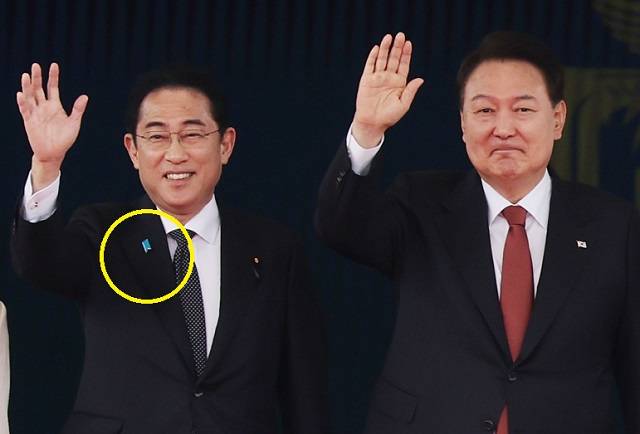 윤석열 대통령이 1박2일 일정으로 한국을 찾은 기시다 후미오 일본 총리와 7일 서울 용산 대통령실에서 열린 공식 환영식을 마친 뒤 인사하고 있다. 연합뉴스