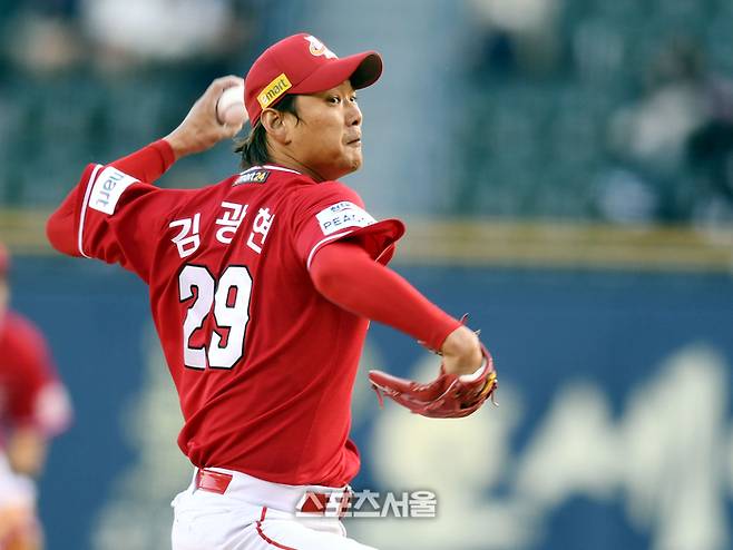 SSG 김광현이 4월27일 잠실구장에서 열린 2023 KBO리그 LG전에 선발 등판해 역투하고 있다. 잠실 | 최승섭기자 thunder@sportsseoul.com