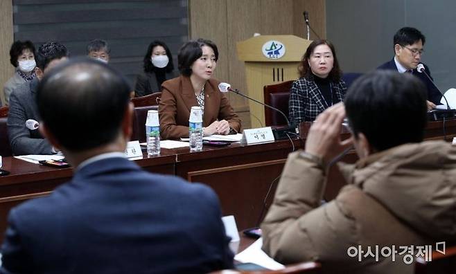 이영 중소벤처기업부 장관이 지난 2월3일 서울 용산구청에서 열린 '이태원 상권 원스톱지원센터 현장 간담회'에서 인사말을 하고 있다. 사진=김현민 기자 kimhyun81@