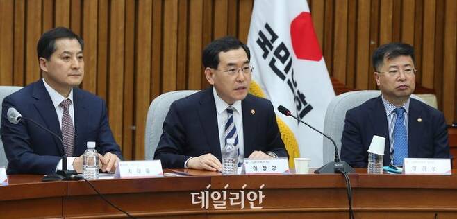 이창양 산업통상자원부 장관이 15일 오전 서울 여의도 국회에서 열린 '전기·가스 요금 관련 당정협의회'에 참석해 발언하고 있다.ⓒ뉴시스