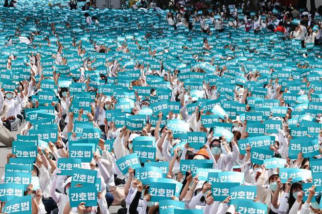 대한간호협회는 19일 오후 서울 광화문에서 간호법 거부 규탄대회를 열었다(사진=연합뉴스)