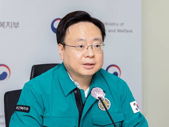 19일 긴급상황점검회의를 주재하고 있는 조규홍 보건복지부 장관 〈사진=보건복지부 제공〉