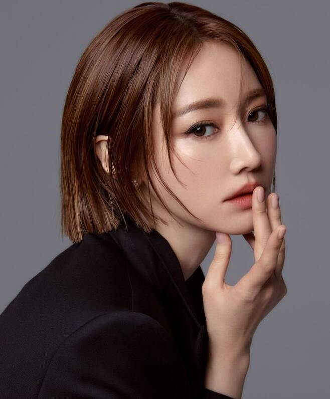 Actor Go Joon-hee has fired a return flare.Agency Inuer Entertainment reported on the 19th that Go Joon-hee has confirmed to join the new drama jeonse reversal, the first move Go Joon-hee will make after transferring to the agency.In the drama jeonse reversal, Go Joon-hee turns into a tenant of the moonlight Villa 201, who runs a cafe, and the head of Heesun.Go Joon-hee is going to solve the cool and broken character Heesun character who knows how to voice unfair things and take care of the surrounding merchants and Villa people with his own personality.The news of Go Joon-hees next work, which announced the exclusive contract with the new agency Inuer Entertainment, attracts fans expectations.Go Joon-hee, who has established his position with stable acting skills and high topicality through various works, is paying attention to how colorful his charm will be in this work.On the other hand, Go Joon-hee debuted in 2001 with the debut of SK Smart student uniform model.Since then, he has appeared in numerous works such as SBS Biscuit Teacher and Star Candy, KBS2 Chuno, SBS The King and MBC She Was Pretty.He also appeared in films such as Marriage Eve, Red Carpet, My Best Bad Guys as well as performing arts programs We Are Married and Jungles Law.Go Joon-hee has been on a break since he was involved with Seungri from Big Bang. Go Joon-hee has declared legal action, complaining of injustice after false information spread that he is an actor who provides sexual services at the club Burning Sun.
