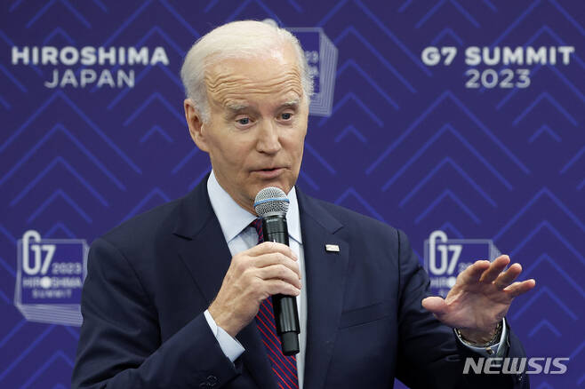 [히로시마=AP/뉴시스] 조 바이든 미국 대통령이 21일 일본 히로시마에서 열린 G7 정상회의 폐막 후 기자회견을 하고 있다. 2023.05.21.