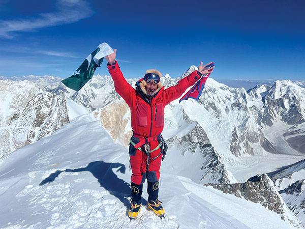 2022년 5월 마칼루 정상에 오른 사누 셰르파.