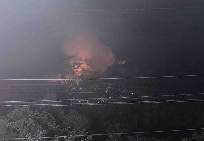 26일 오후 강원 평창 대화면에서 산불이 발생했다. /산림청