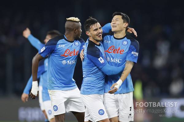 엘리프 엘마스(가운데), 김민재(오른쪽, 이상 나폴리). 게티이미지코리아