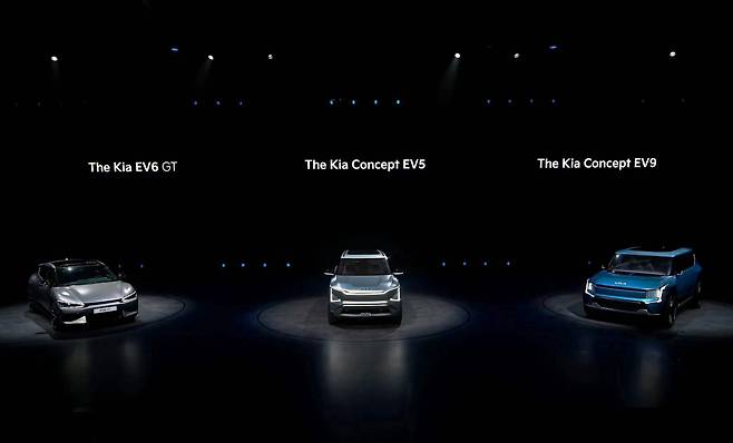기아 ‘EV6 GT’(왼쪽부터), ‘콘셉트 EV5’, ‘콘셉트 EV9’. [기아 제공]