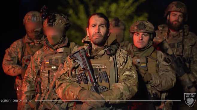 러시아 자유군단(FRL)에서 ‘시저’라는 호출부호를 지닌 지휘관의 모습. / 사진=러시아 자유군단