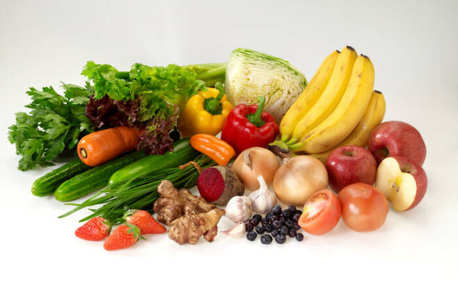 다양한 색깔의 과일과 채소는 장 건강을 돕는다. [사진=클립아트코리아]